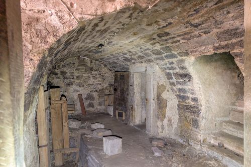 Überwölbter Kellerraum unter Haupthaus des ehem. Gasthofs zum Weißen Schwanen